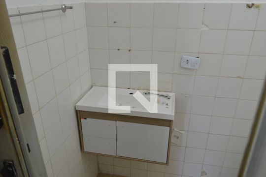Banheiro  de apartamento à venda com 2 quartos, 58m² em Jacarepaguá, Rio de Janeiro