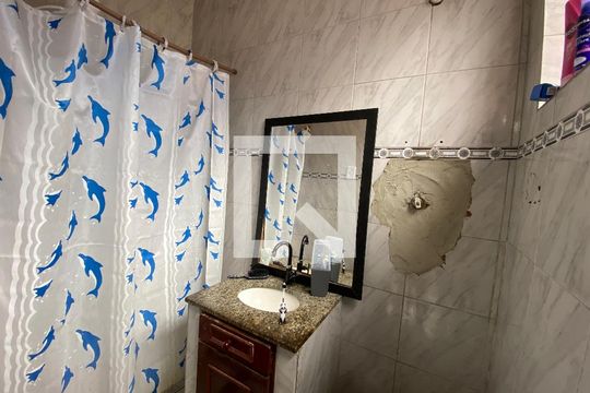 Banheiro de casa à venda com 1 quarto, 78m² em Engenho de Dentro, Rio de Janeiro