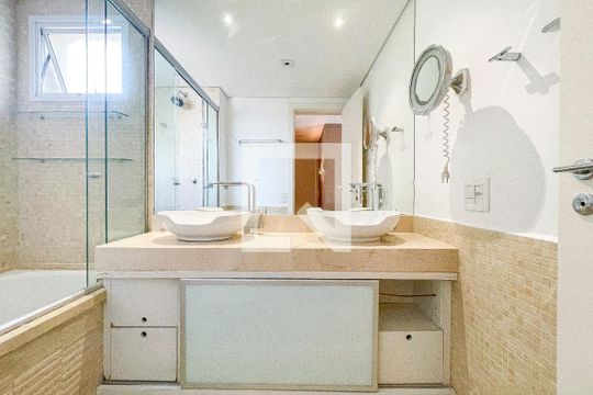 Banheiro da Suíte de apartamento à venda com 3 quartos, 120m² em Pinheiros, São Paulo