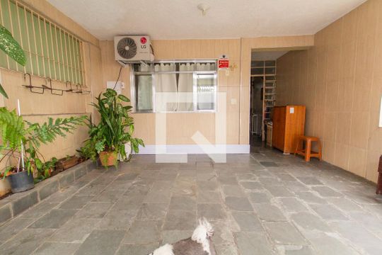 Garagem de casa para alugar com 4 quartos, 140m² em Vila Rio Branco, São Paulo