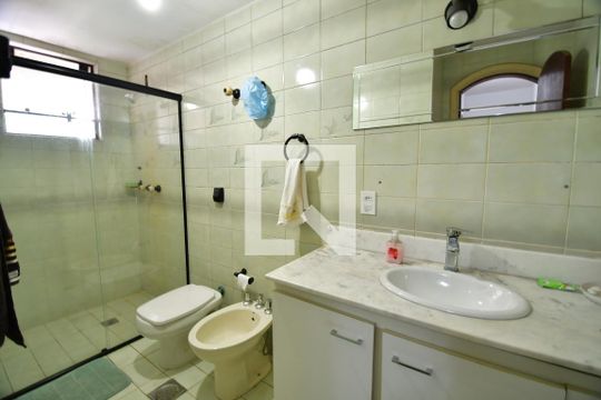 Banheiro 2 de apartamento à venda com 3 quartos, 147m² em Cambuí, Campinas