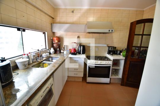 Cozinha de apartamento à venda com 3 quartos, 147m² em Cambuí, Campinas