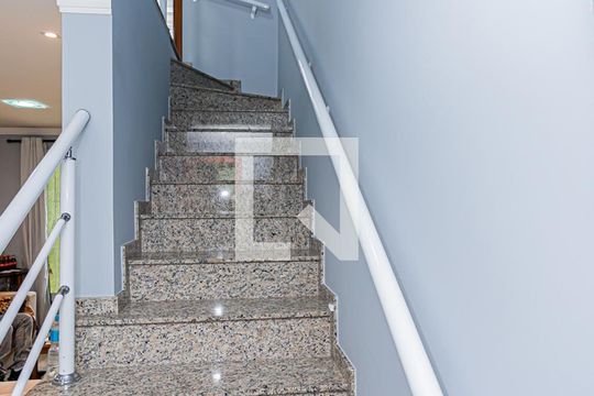 Escada de casa à venda com 2 quartos, 95m² em Parque São Domingos, São Paulo