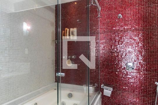 Banheiro Suíte de apartamento à venda com 3 quartos, 240m² em Grajaú, Rio de Janeiro