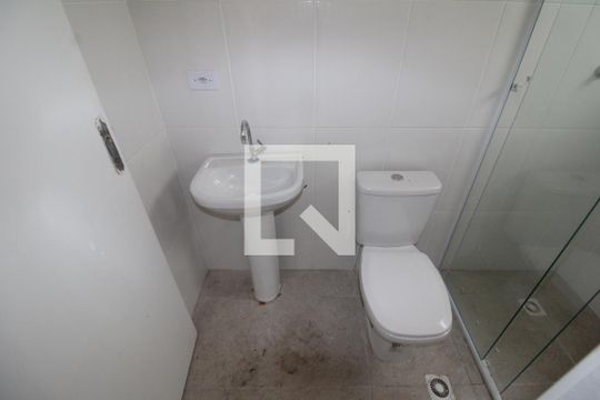 Banheiro de casa de condomínio para alugar com 2 quartos, 65m² em Vila Aurora (zona Norte), São Paulo