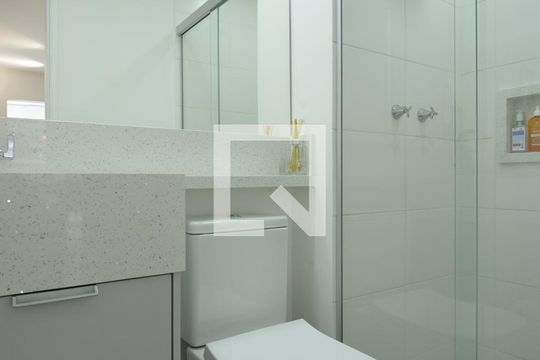 Banheiro  de apartamento à venda com 2 quartos, 47m² em Vila Mariana, São Paulo