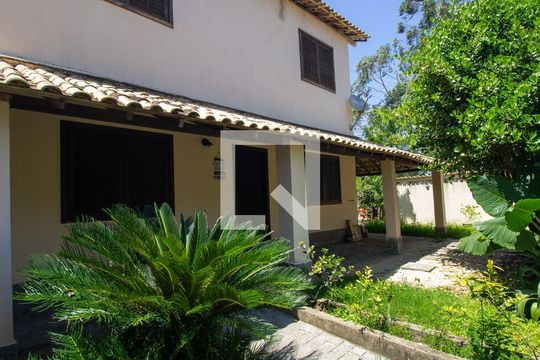 Quintal de casa à venda com 3 quartos, 250m² em Vargem Pequena, Rio de Janeiro