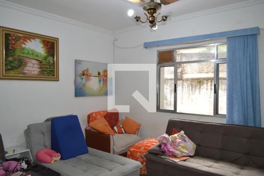 Sala de casa à venda com 4 quartos, 210m² em Cambuci, São Paulo