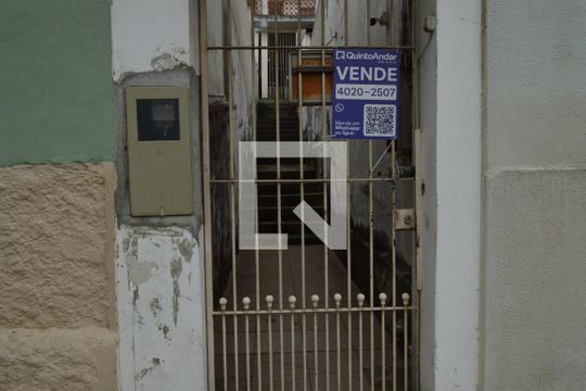 Fachada + Plaquinha de casa à venda com 4 quartos, 210m² em Cambuci, São Paulo