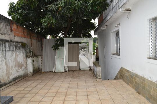 Quintal de casa à venda com 4 quartos, 210m² em Cambuci, São Paulo