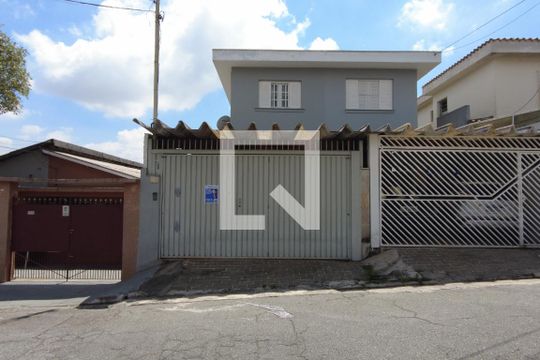 Fachada de casa para alugar com 3 quartos, 170m² em Vila Babilonia, São Paulo