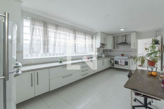 Cozinha de casa para alugar com 3 quartos, 170m² em Vila Babilonia, São Paulo