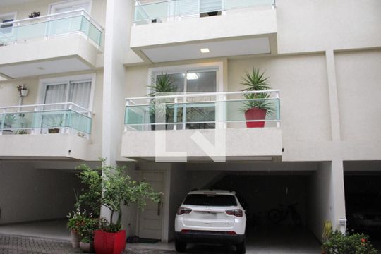 Área comum de casa de condomínio à venda com 3 quartos, 174m² em Vila Bertioga, São Paulo