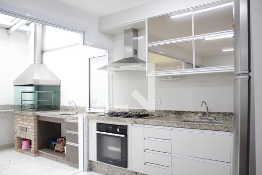 Cozinha de casa de condomínio à venda com 3 quartos, 174m² em Vila Bertioga, São Paulo