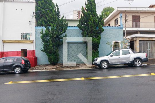 Fachada de casa à venda com 3 quartos, 300m² em Jardim Monte Azul, São Paulo