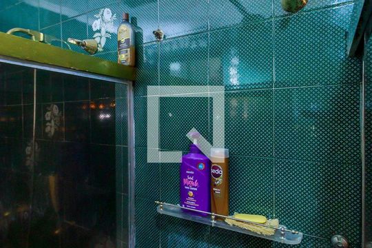 Suíte - Banheiro de casa à venda com 3 quartos, 300m² em Jardim Monte Azul, São Paulo