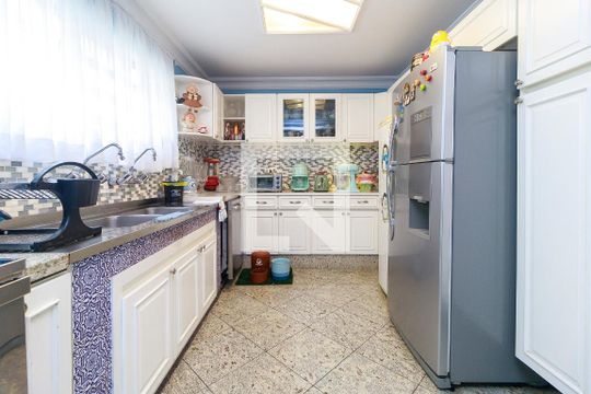 Cozinha de casa à venda com 3 quartos, 300m² em Jardim Monte Azul, São Paulo
