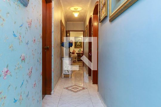 Corredor de casa à venda com 3 quartos, 300m² em Jardim Monte Azul, São Paulo