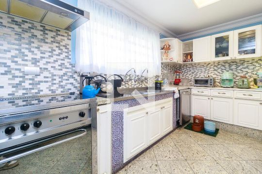 Cozinha de casa à venda com 3 quartos, 300m² em Jardim Monte Azul, São Paulo