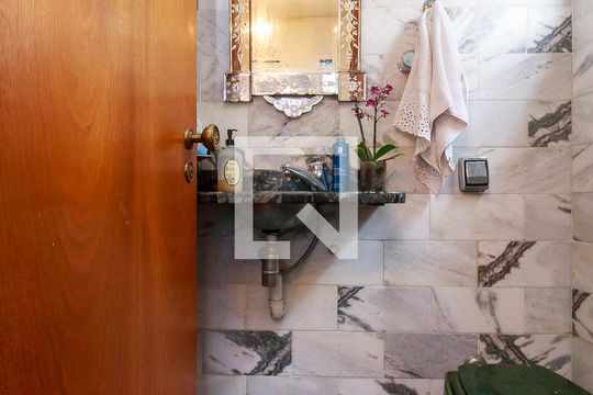 Lavabo de casa à venda com 3 quartos, 300m² em Jardim Monte Azul, São Paulo