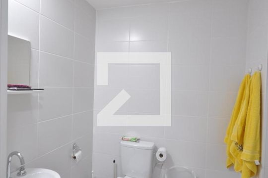 Banheiro de apartamento para alugar com 1 quarto, 27m² em Vila Gustavo, São Paulo