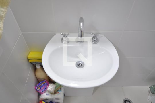 Banheiro de apartamento para alugar com 1 quarto, 27m² em Vila Gustavo, São Paulo