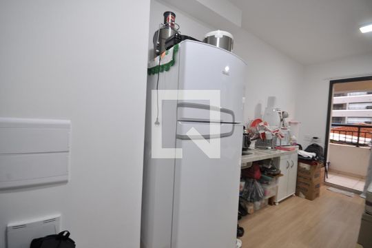 Cozinha de apartamento para alugar com 1 quarto, 27m² em Vila Gustavo, São Paulo