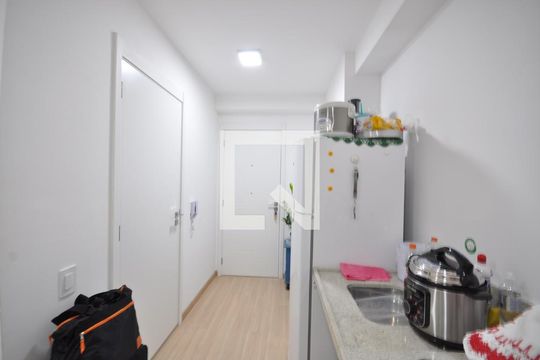 Cozinha de apartamento para alugar com 1 quarto, 27m² em Vila Gustavo, São Paulo