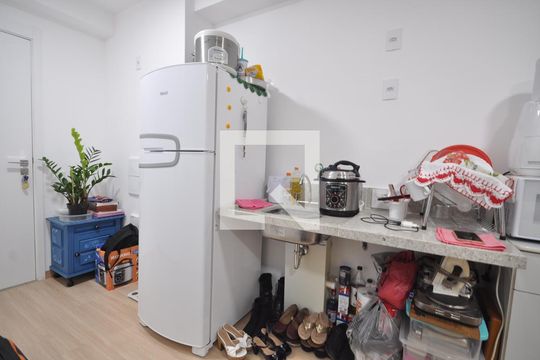 Cozinha de apartamento para alugar com 1 quarto, 27m² em Vila Gustavo, São Paulo