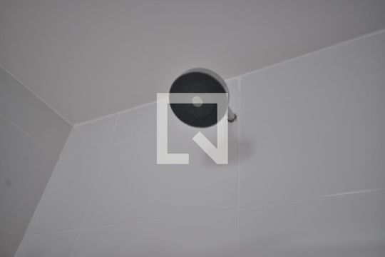 Banheiro de apartamento para alugar com 1 quarto, 27m² em Vila Gustavo, São Paulo