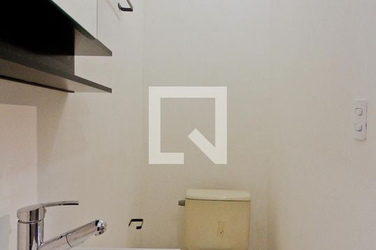 Banheiro de kitnet/studio para alugar com 1 quarto, 13m² em Imirim, São Paulo