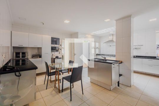 Cozinha de casa à venda com 7 quartos, 900m² em Boaçava, São Paulo