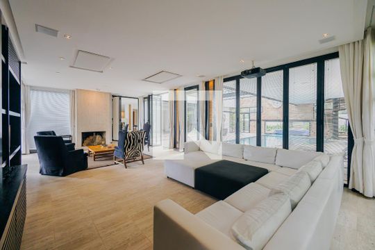 Sala de TV de casa à venda com 7 quartos, 900m² em Boaçava, São Paulo