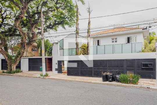 Fachada de casa à venda com 7 quartos, 900m² em Boaçava, São Paulo