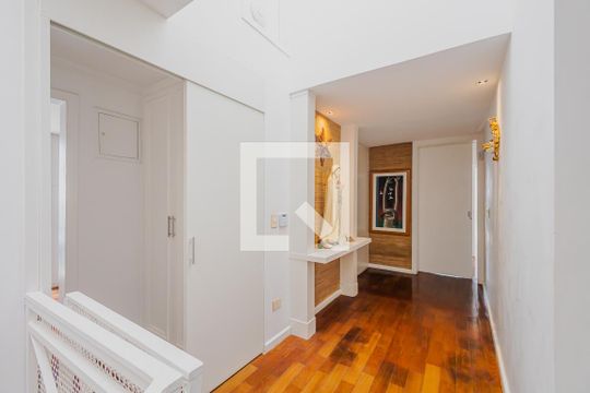 Corredor de casa à venda com 7 quartos, 900m² em Boaçava, São Paulo