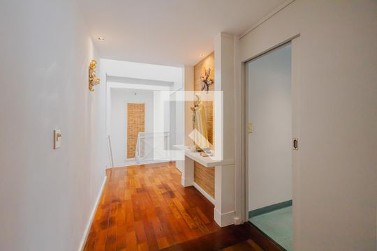 Corredor de casa à venda com 7 quartos, 900m² em Boaçava, São Paulo