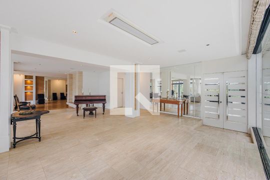 Sala de casa à venda com 7 quartos, 900m² em Boaçava, São Paulo