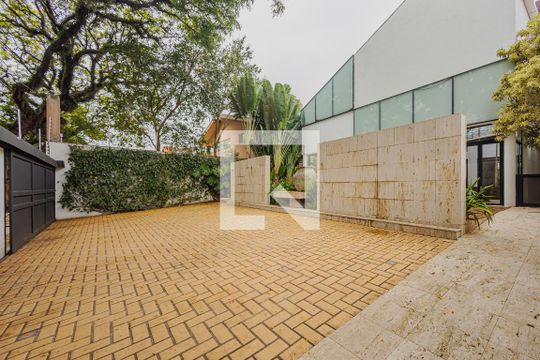 Garagem de casa à venda com 7 quartos, 900m² em Boaçava, São Paulo