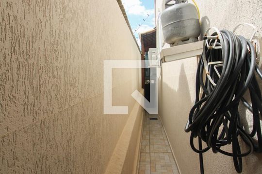 Corredor de casa à venda com 3 quartos, 232m² em Frei Leopoldo, Belo Horizonte