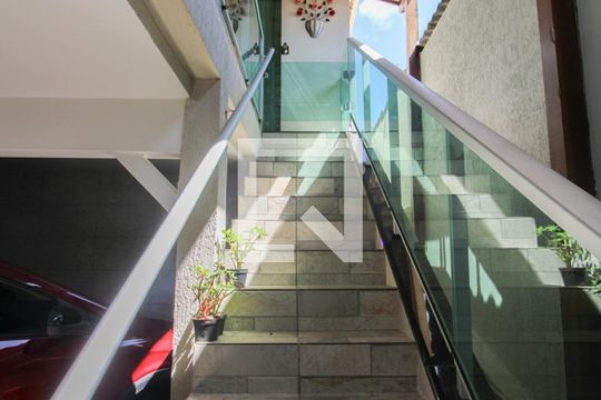 Escada de casa à venda com 3 quartos, 232m² em Frei Leopoldo, Belo Horizonte