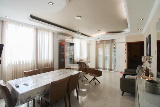 Casa à venda com 3 quartos, 232m² em Frei Leopoldo, Belo Horizonte