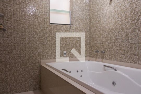 Banheiro da Suíte 1 de casa à venda com 3 quartos, 232m² em Frei Leopoldo, Belo Horizonte