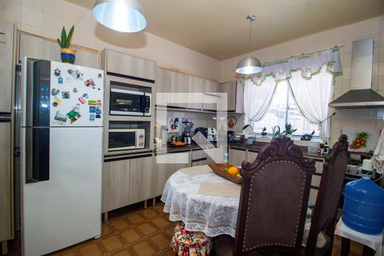 Cozinha de casa à venda com 4 quartos, 300m² em Vila Joao Pessoa, Porto Alegre