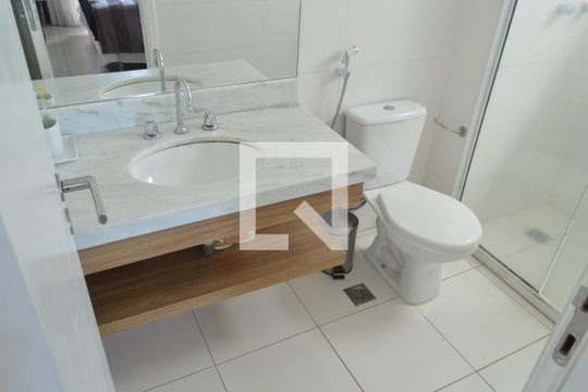 Banheiro de apartamento para alugar com 1 quarto, 40m² em Jacarepaguá, Rio de Janeiro