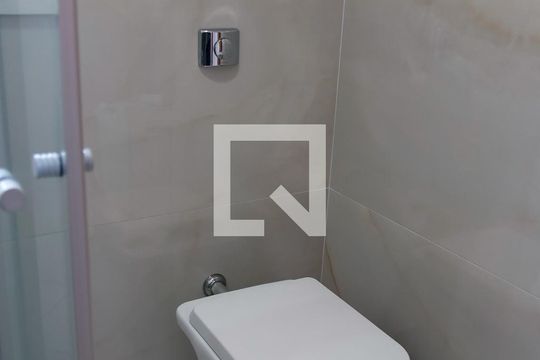 Banheiro 1 de casa à venda com 3 quartos, 260m² em Remédios, Osasco