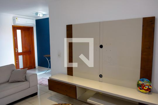 Sala de casa à venda com 3 quartos, 260m² em Remédios, Osasco