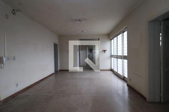 garagem de casa para alugar com 4 quartos, 320m² em Centro, Novo Hamburgo