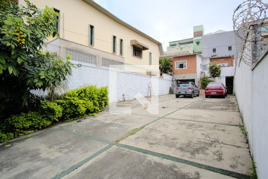 Quintal / Garagem de casa à venda com 3 quartos, 300m² em Vila Sao Geraldo, São Paulo