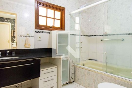 Banheiro de casa para alugar com 3 quartos, 400m² em Centro, Canoas