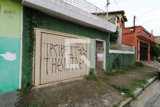 Fachada de casa à venda com 3 quartos, 345m² em Parque João Ramalho, Santo André